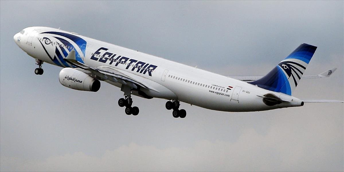 V lietadle EgyptAir sa pred haváriou pokúšali uhasiť požiar