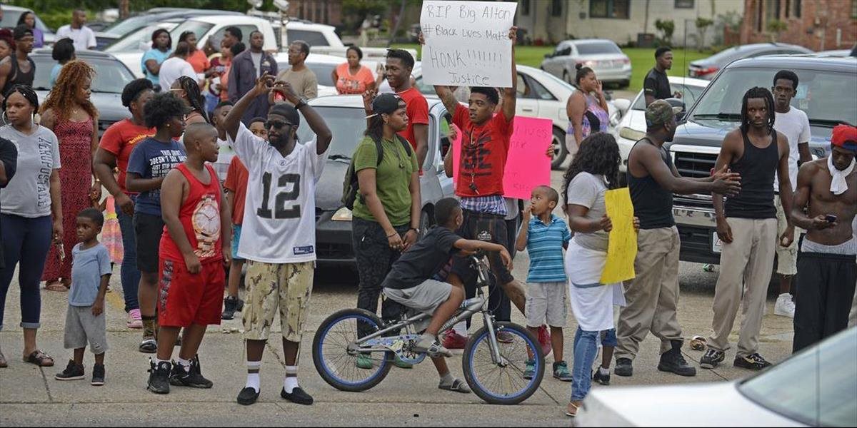 Stovky ľudí protestovali proti zabitiu Afroameričana v Baton Rouge