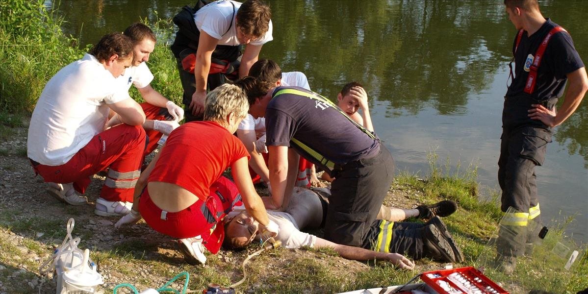 V jazere v Čunove sa utopil muž, nepomohla mu ani rýchla pomoc svedkov