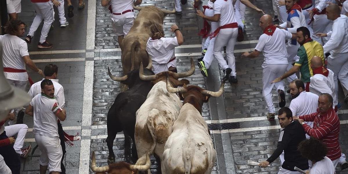 FOTO Prvý beh s býkmi v Pamplone si vyžiadal štyroch zranených