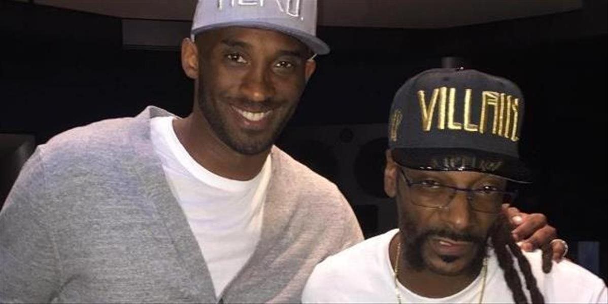 FOTO Bryant dostal od Snoop Dogga kabriolet s motívom LA Lakers