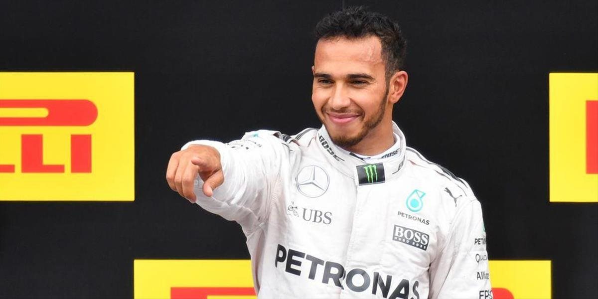 F1: Hamilton víťazom aj druhého tréningu v Silverstone