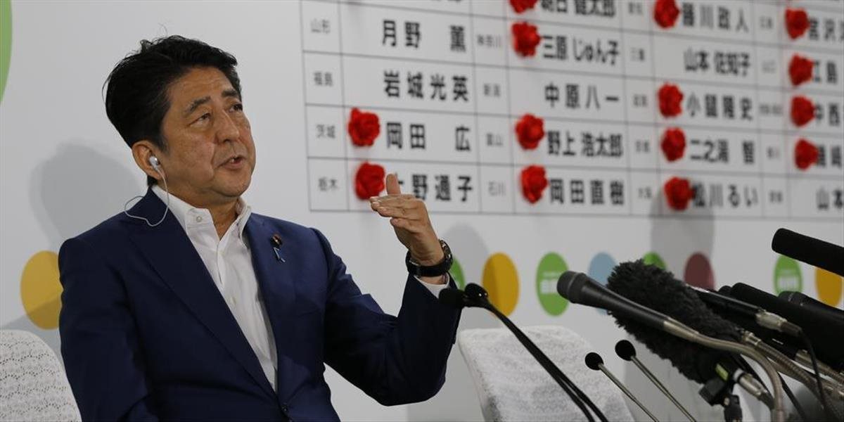 Vládnuca koalícia zvíťazila v Japonsku vo voľbách do hornej komory parlamentu