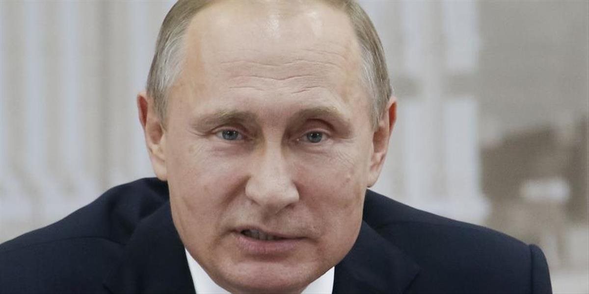 Putin: Pamätať a modliť sa za tých, ktorí pracujú, bojujú a kladú svoje životy za vlasť