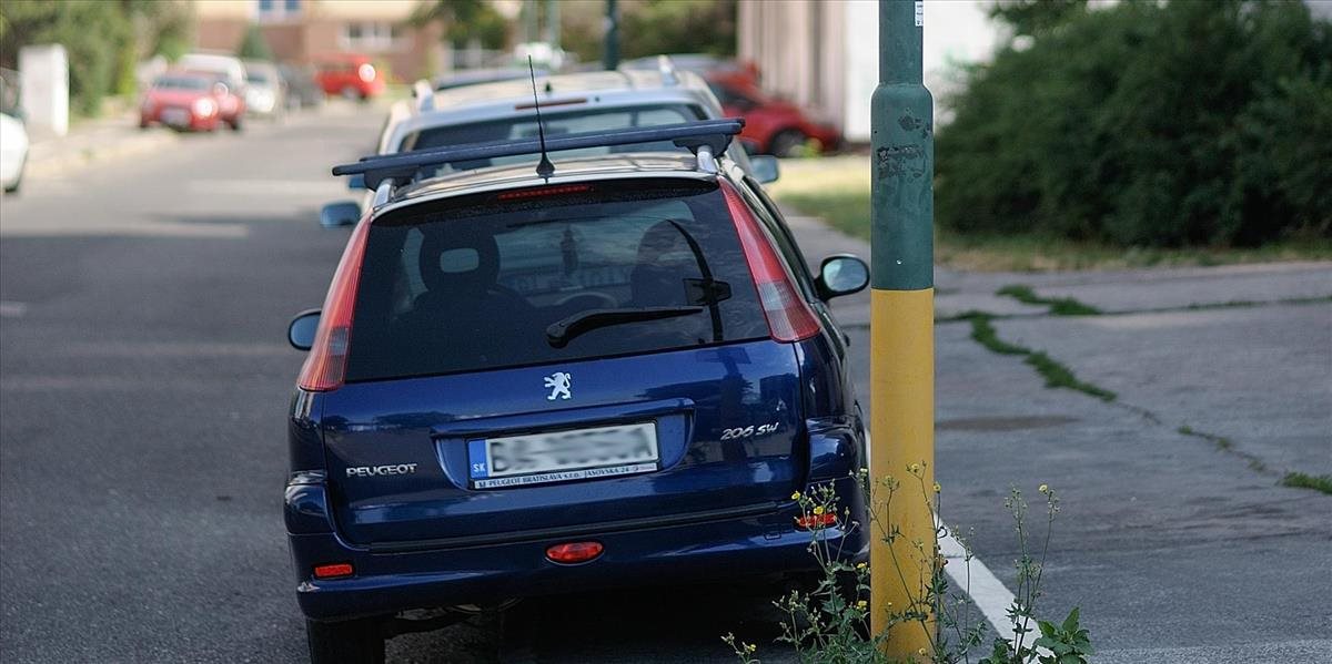 Systém parkovania v Košiciach nefunguje, tvrdia aktivisti a časť poslancov