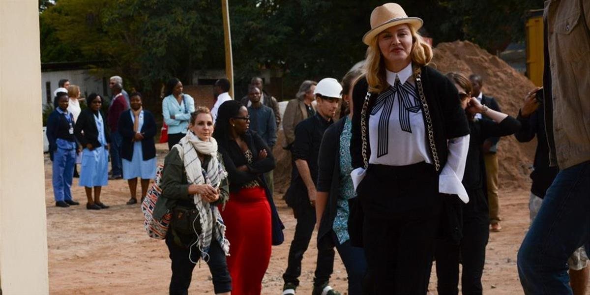Madonna navštívila nemocnicu v malawijskom meste Blantyre
