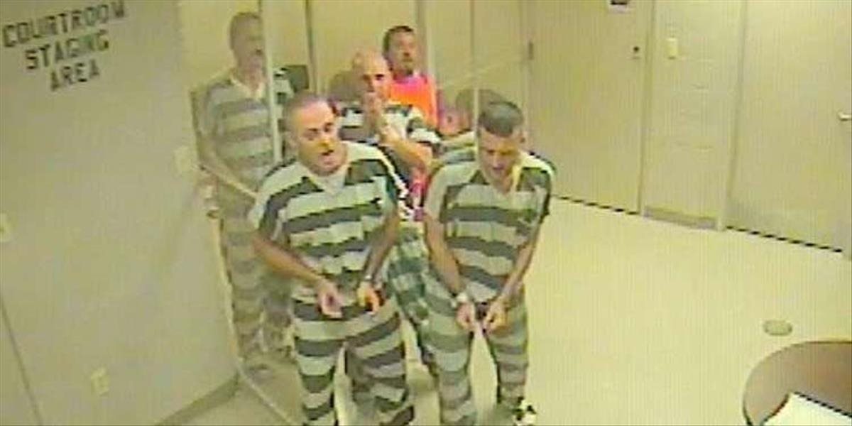 VIDEO Osem väzňov šokovalo svet, utiekli z cely, aby zachránili život policajta