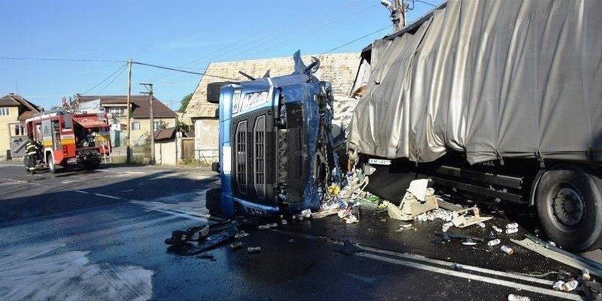 FOTO Tragická nehoda v Dobrej Nive: Poľský kamión sa zrazil s maďarským, Poliak zomrel v nemocnici