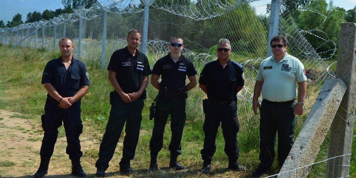 Policajti opäť pomáhajú s migračnou krízou v Macedónsku