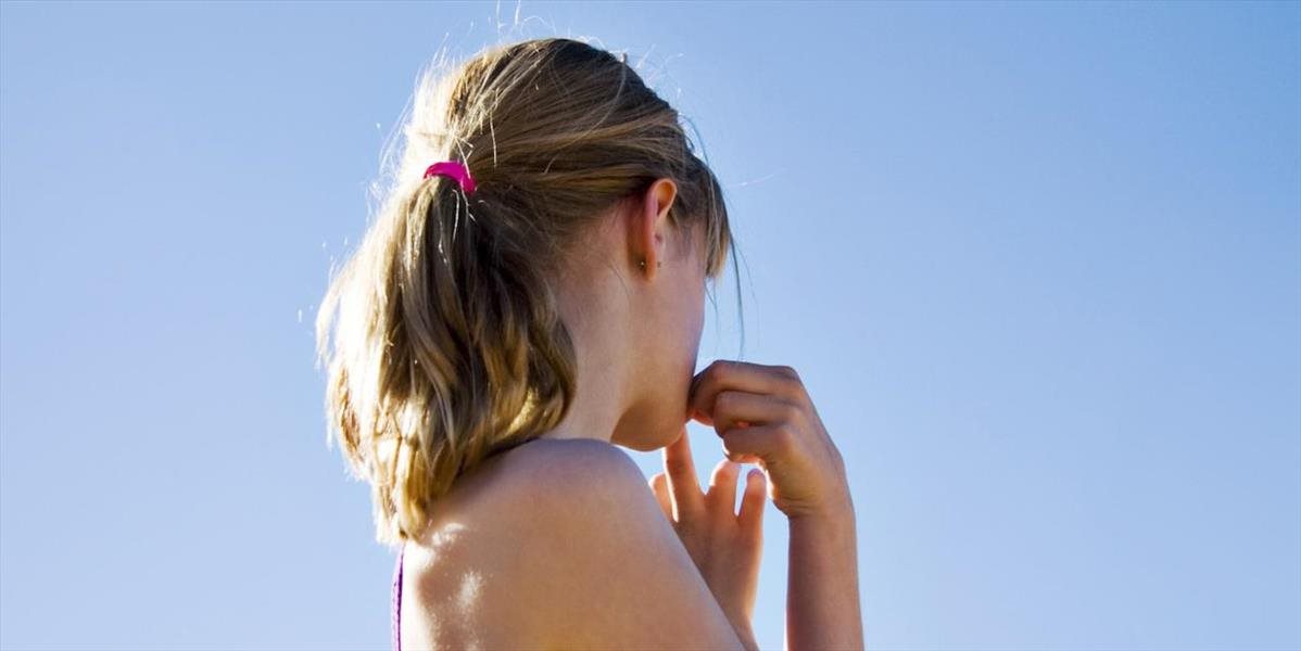 Deti, ktoré si obhrýzajú nechty, majú menej citlivú pokožku