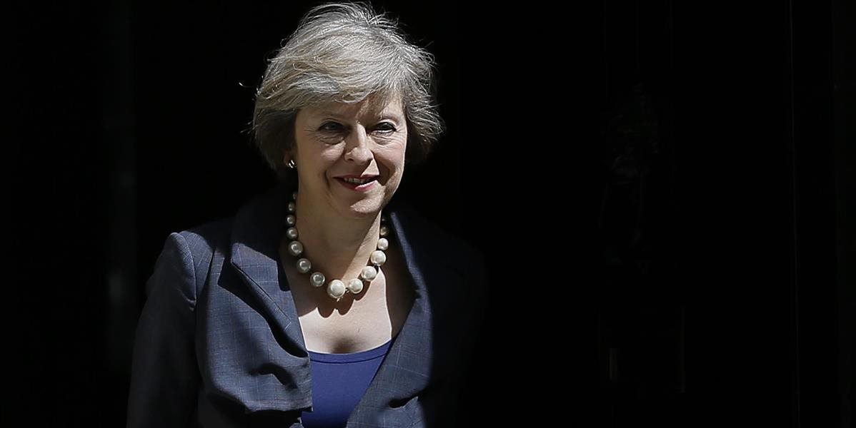 V Británii bude premiérka, ktorá má podporu parlamentu, ale nie ľudí
