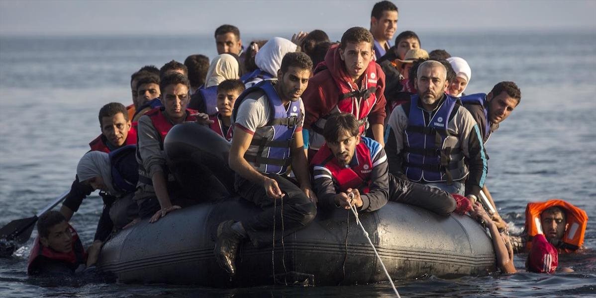 V Stredozemnom mori zachránili takmer tisíc ilegálnych migrantov: Plavili sa na nafukovacích člnoch a malých loďkách