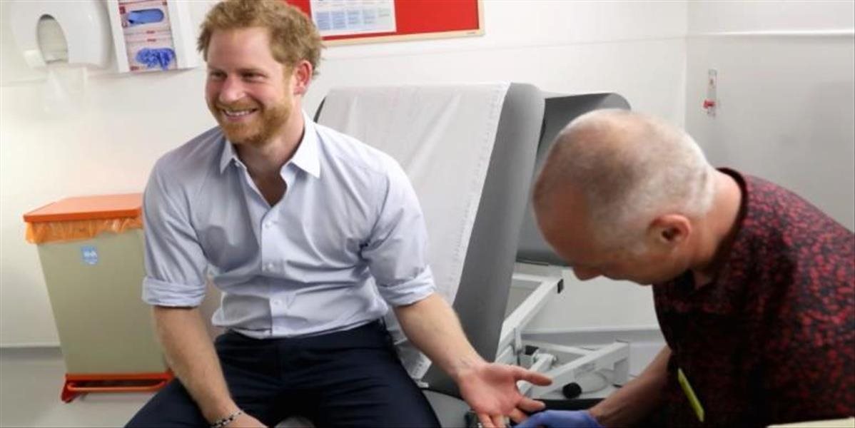 VIDEO Britský princ Harry išiel príkladom a dal si urobiť HIV test, bol poriadne nervózny