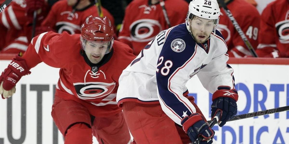 NHL: Hurricanes si udržali obrancu Murphyho