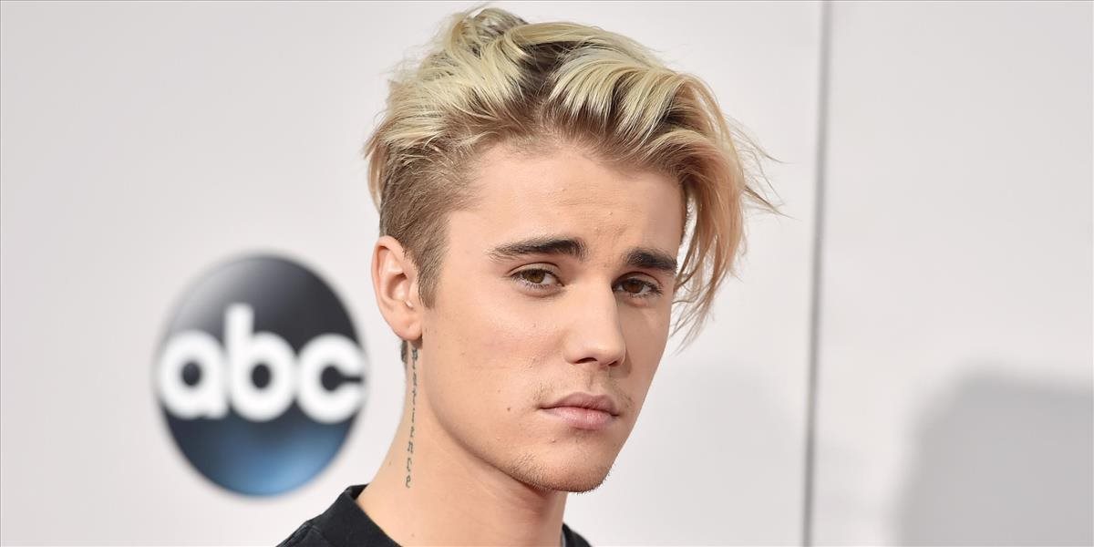 Justin Bieber vyzval fanúšikov, aby mu nehádzali darčeky