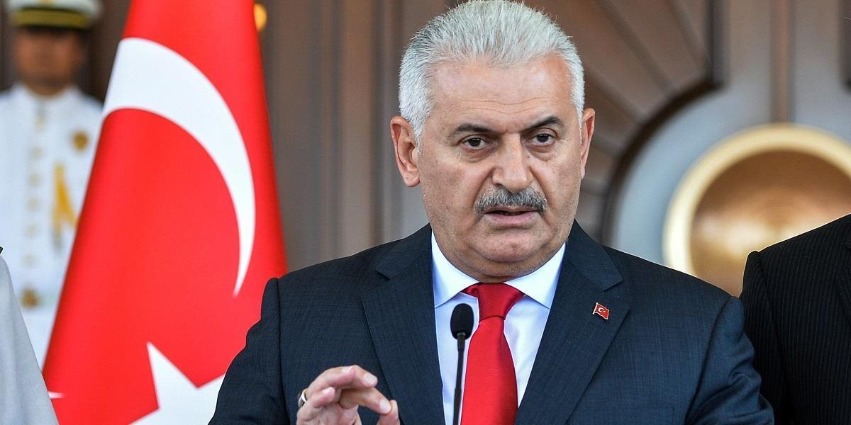 Turecký premiér: Prevrat bol zmarený, život sa vrátil do normálu