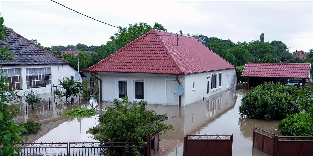 Viacerým okresom hrozia záplavy