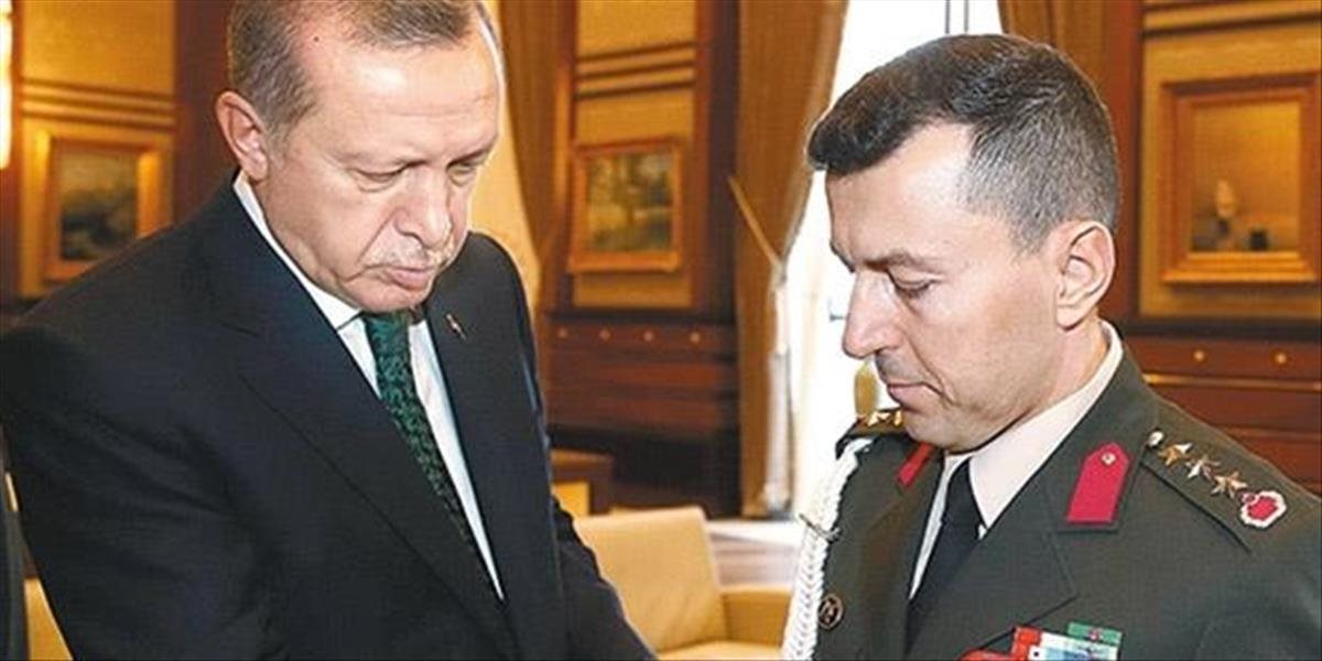 Vydali zatykač na Erdoganovho vojenského poradcu