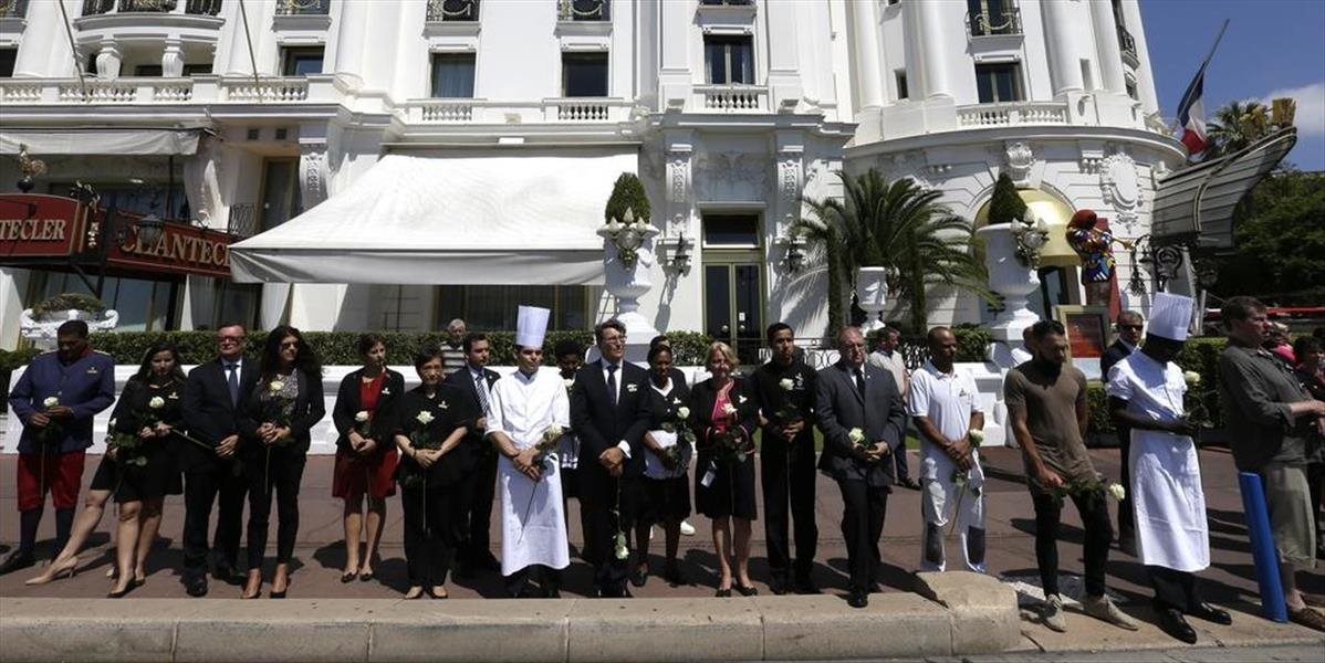 Francúzi si minútou ticha na poludnie uctili obete útoku v Nice