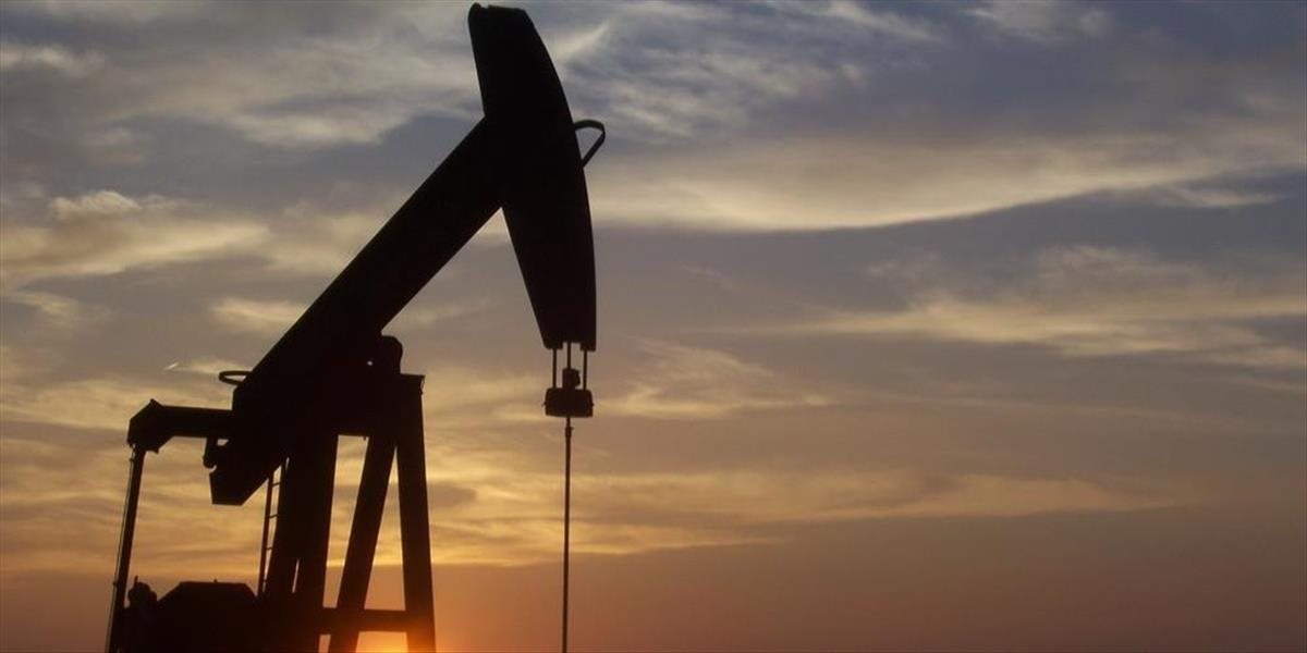 Ceny ropy ďalej klesajú