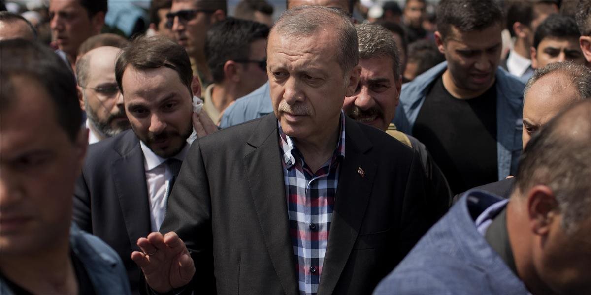 Erdogan: Turecko je pripravené s pomocou Ruska a Iránu nastoliť pokoj v regióne