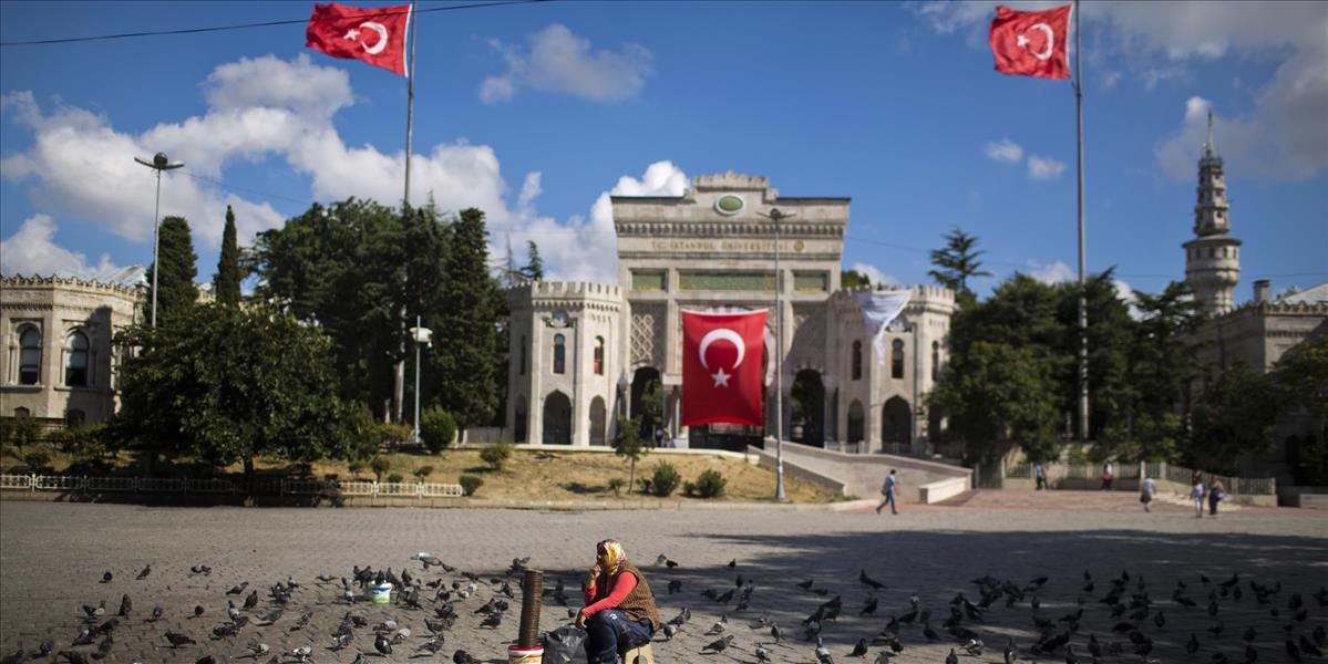 V Turecku prebiehajú čistky aj v školstve, o funkciu prišlo 1577 dekanov