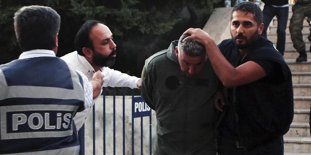 V Turecku sa zatýkalo za vyjadrenia na sociálnych sieťach