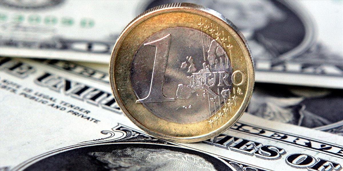 Kurz eura klesol pod úroveň 1,10 USD/EUR