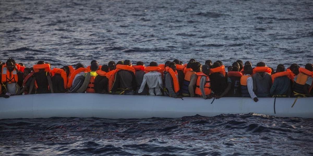 Pri líbyjskom pobreží objavili v člne telá 21 žien a jedného muža
