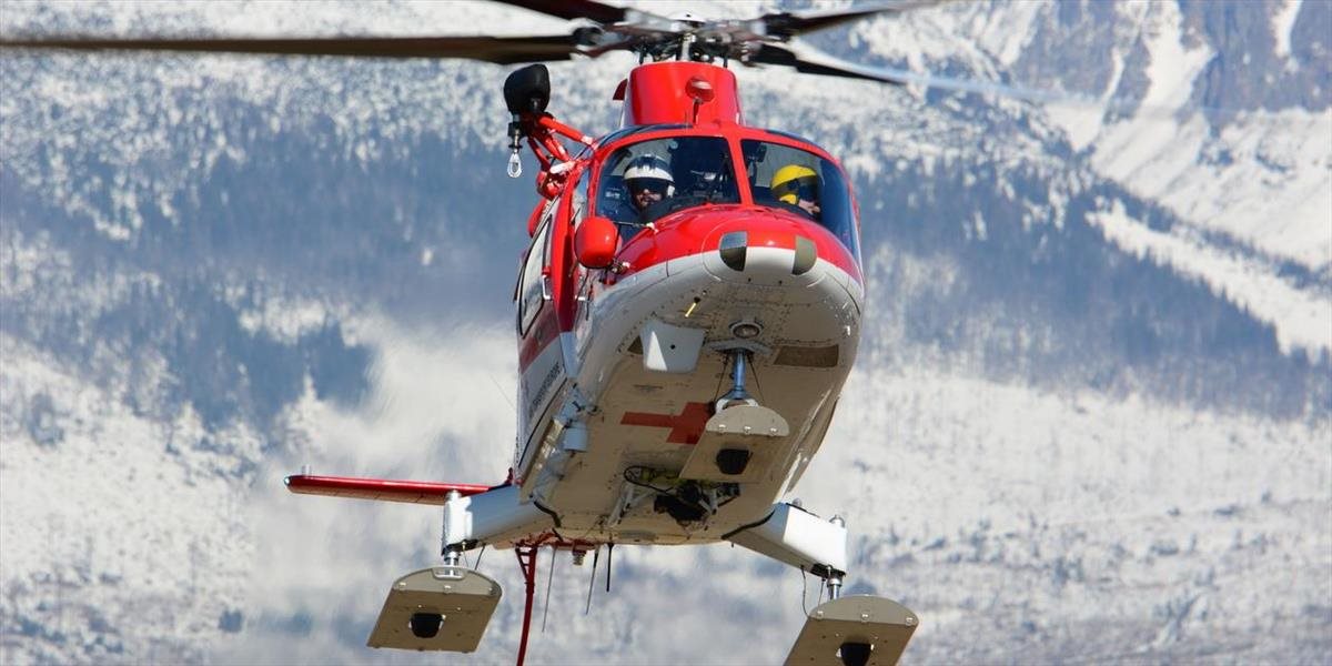 Seredskí hasiči zachraňovali človeka napichnutého na roxorovú tyč, museli privolať aj vrtuľník