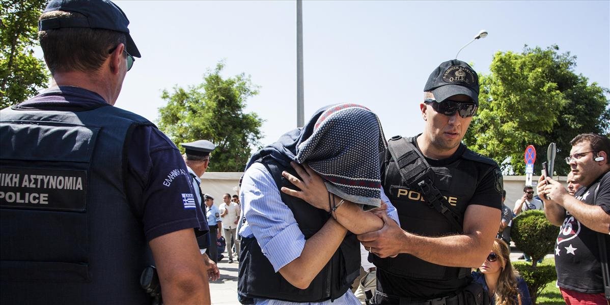 Posádku tureckého vrtuľníka v Grécku odsúdili za nezákonný vstup do krajiny