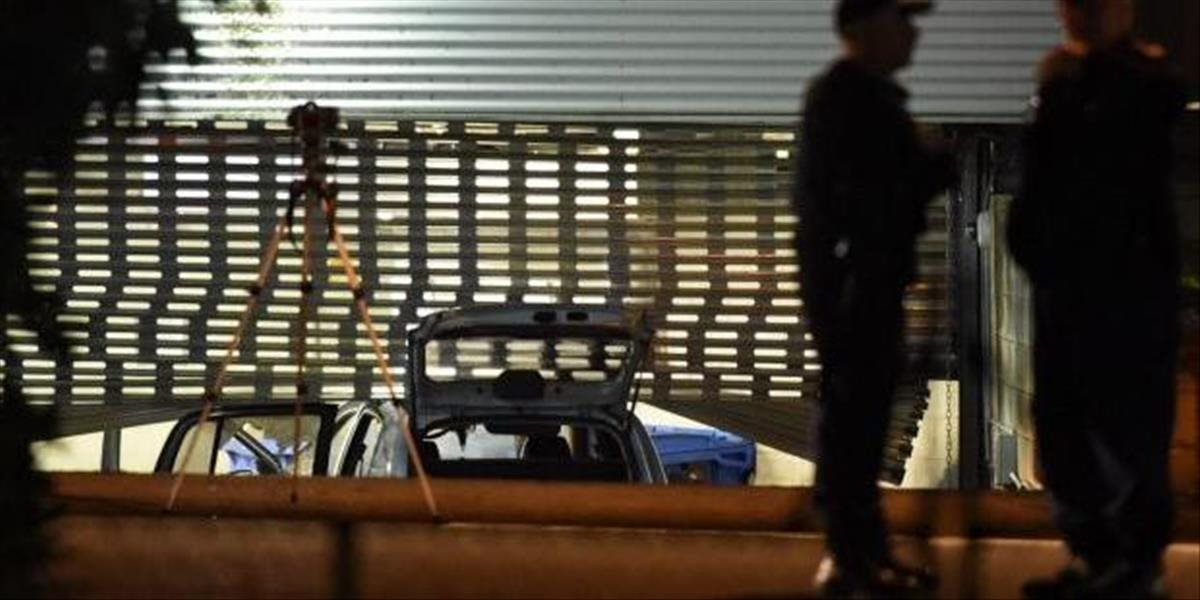 VIDEO Čech úradoval v Austrálii: Podpálil si auto a úmyselne s ním nabúral do dverí polície