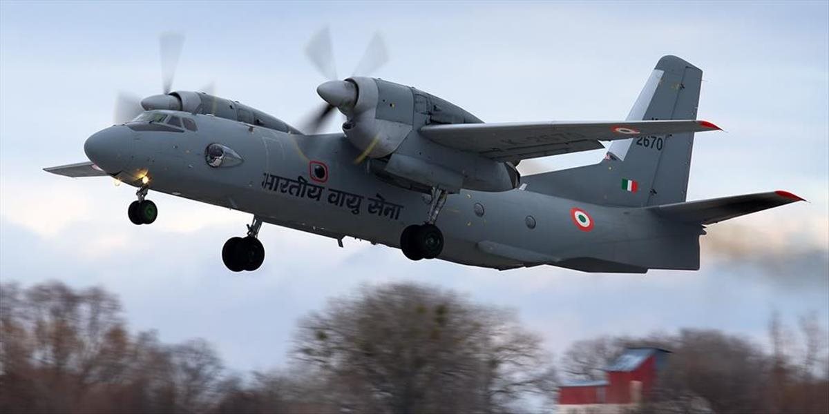 Indická armáda stratila kontakt s vojenským lietadlom s 29 ľuďmi na palube
