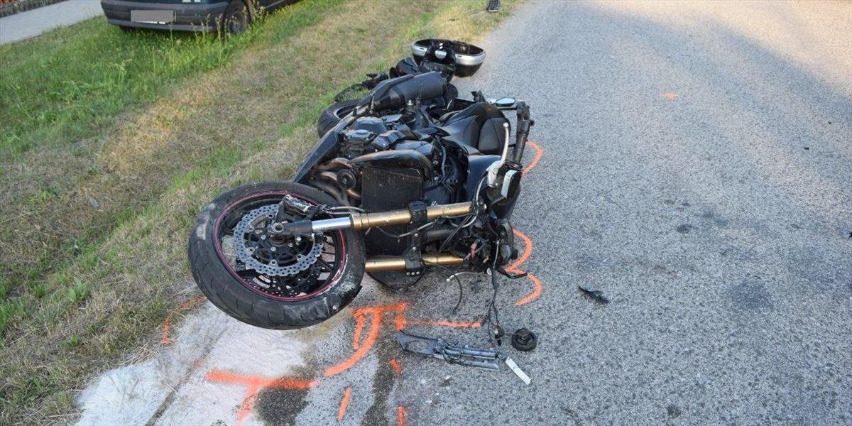 Motocyklista neprežil zrážku s dodávkou