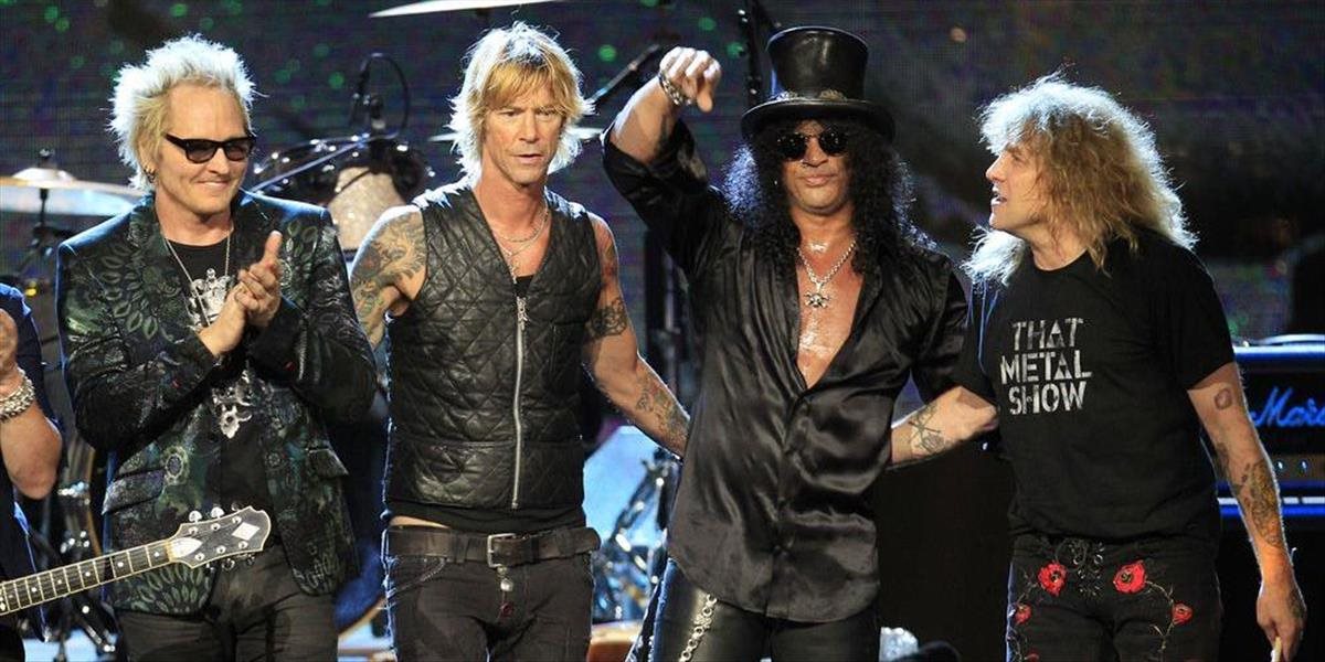 Na koncerte Guns N' Roses zatkli viac ako 30 ľudí