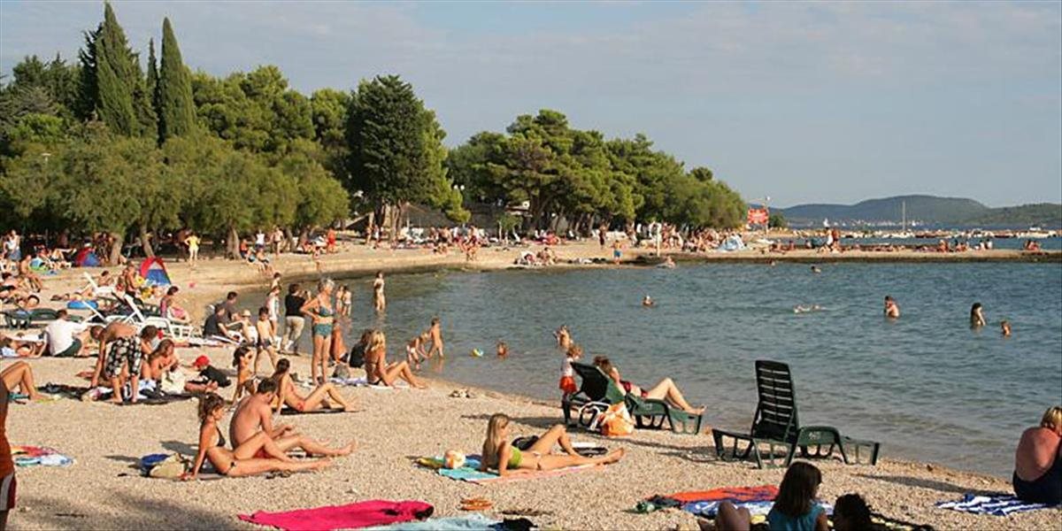 FOTO Ľudia na pláži v Chorvátsku neverili vlastným očiam: Aj tu sa dá zaparkovať