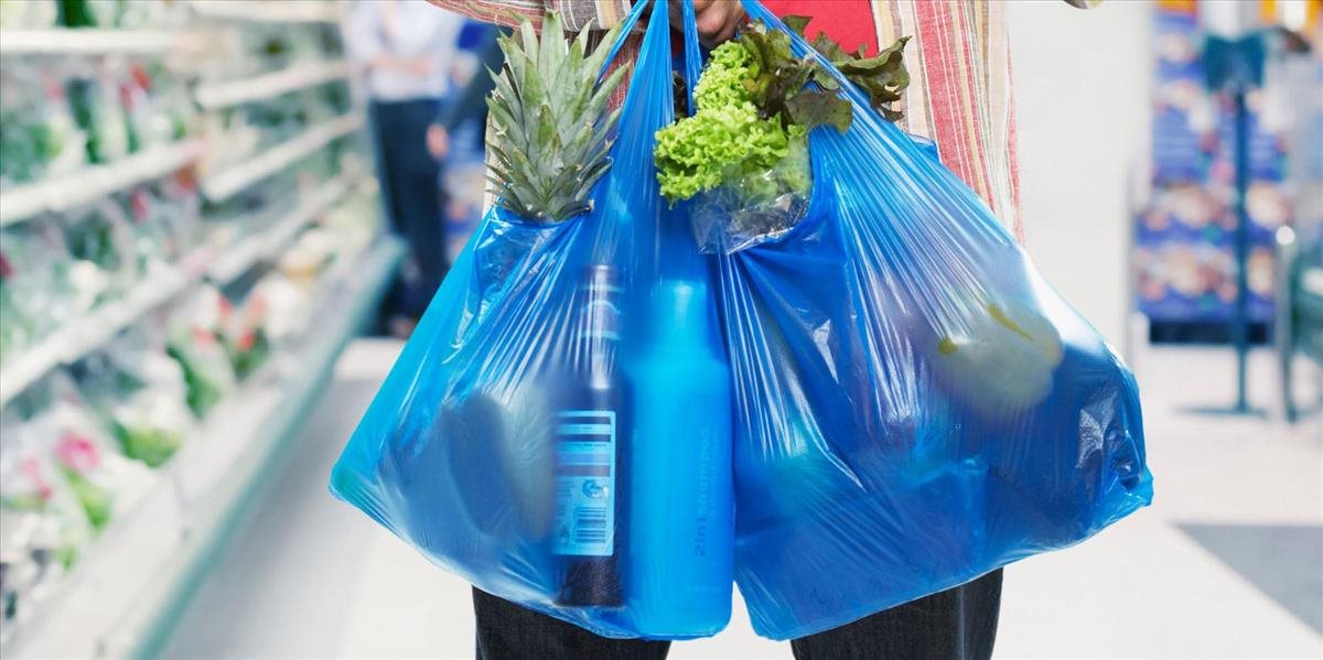 Novela ministerstva životného prostredia má obmedziť používanie plastových tašiek