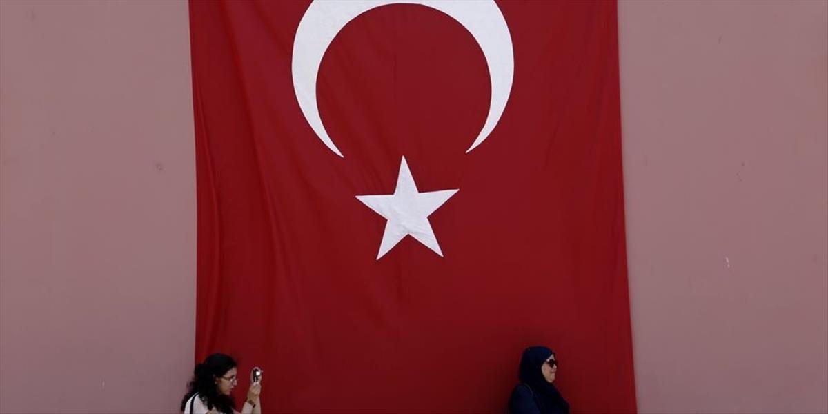 V rámci čistiek zatkli v Turecku 2 generálov a bývalého istanbulského guvernéra