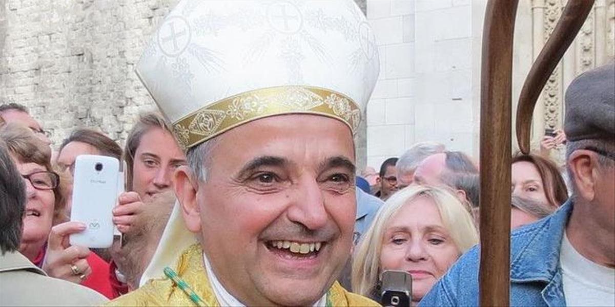 Arcibiskup Lebrun sa po teroristickom útoku vracia späť do Francúzska