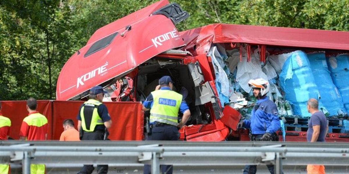 Pri nehode neďaleko švajčiarskeho Gottharského tunelu zahynula rodina z Nemecka
