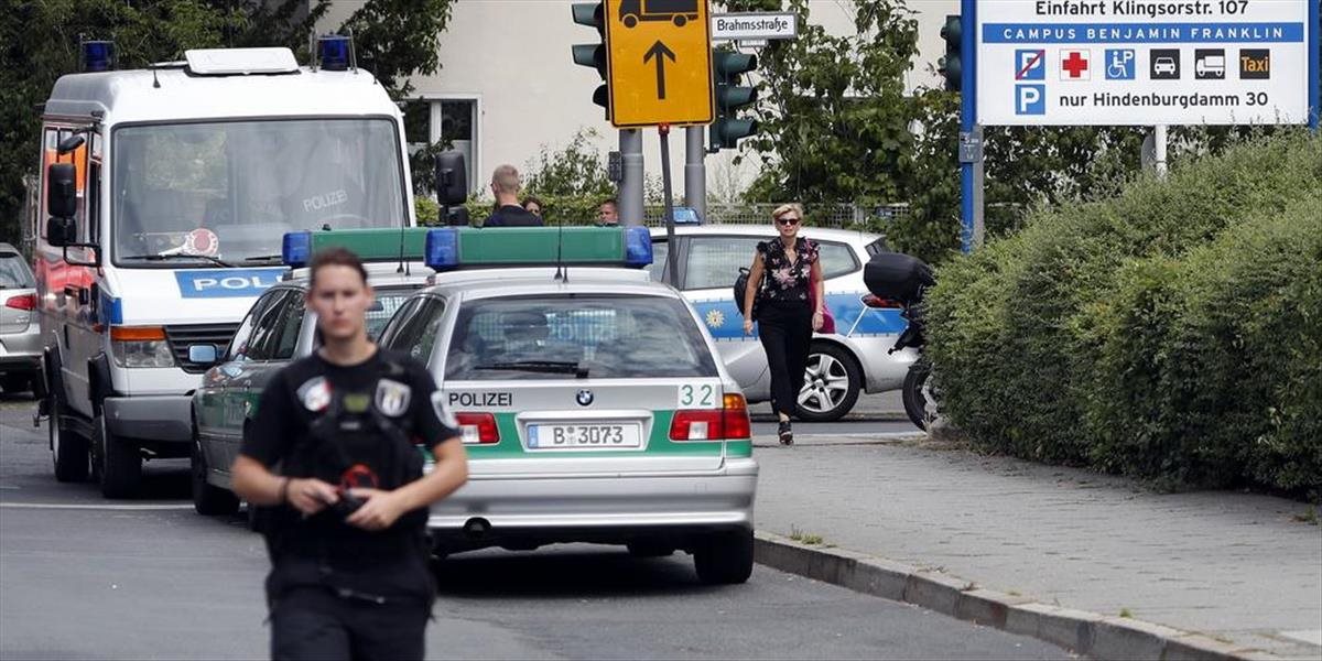 Nemecká polícia možno zabránila ďalšiemu násilnému činu, keď zadržala tínedžera