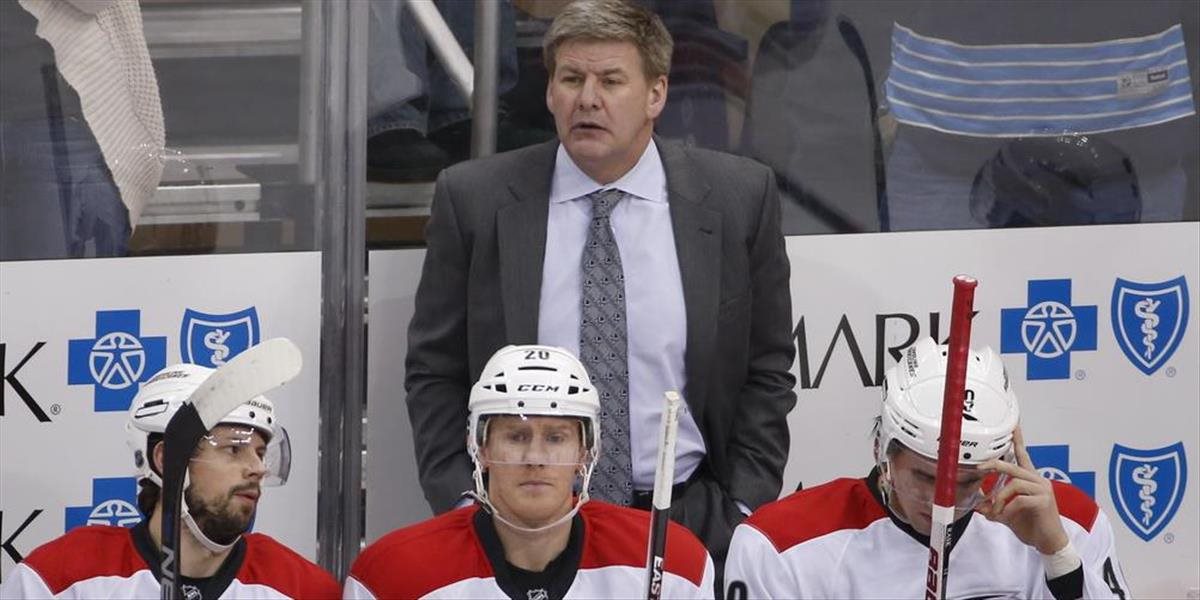 NHL: Carolina predĺžila zmluvu s trénerom Petersom