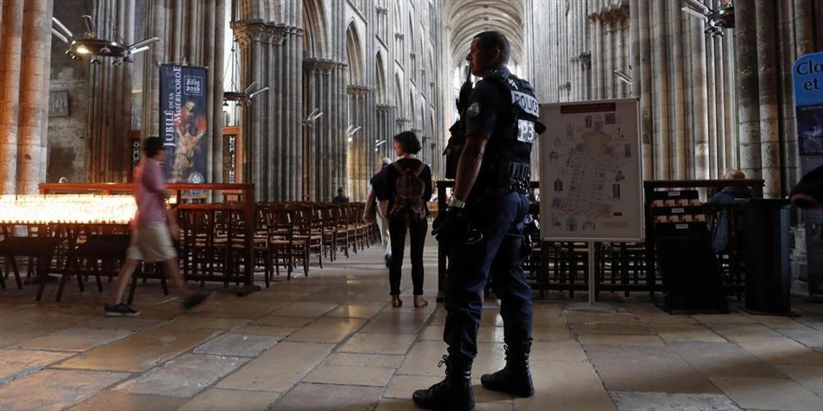 Aj druhého páchateľa útoku v kostole v Normandii polícia poznala