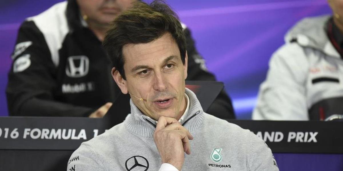 F1: Šéf tímu Mercedes: O majstrovi sa rozhodne až na konci