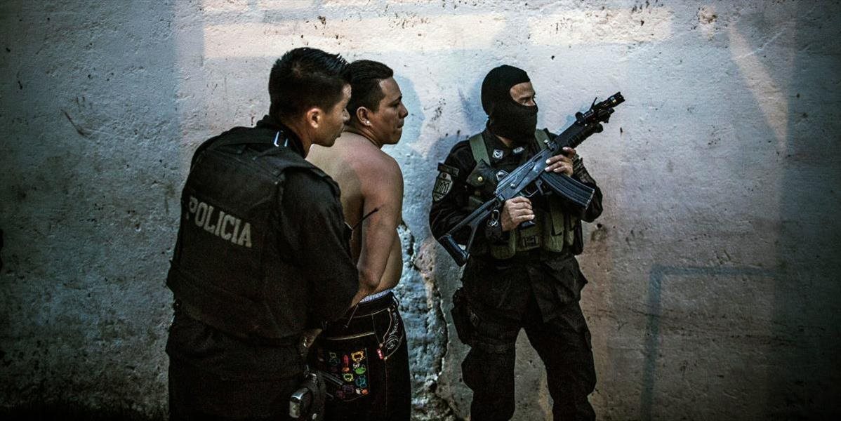Salvádorská polícia zadržala 120 členov zločineckého gangu Mara Salvatrucha