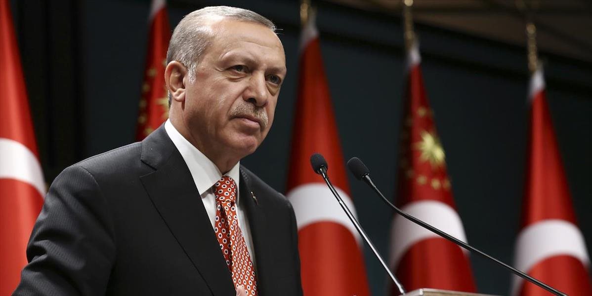 Erdogan chce dostať armádu aj tajnú službu pod svoju kontrolu