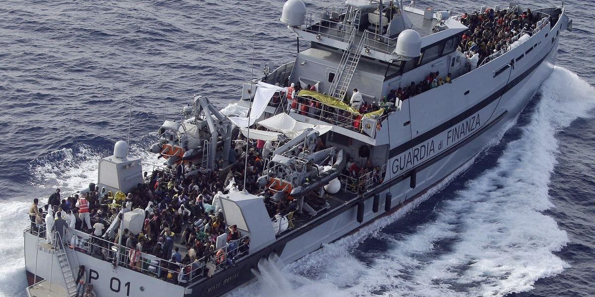 V Stredozemnom mori zachraňujú vyše 600 migrantov
