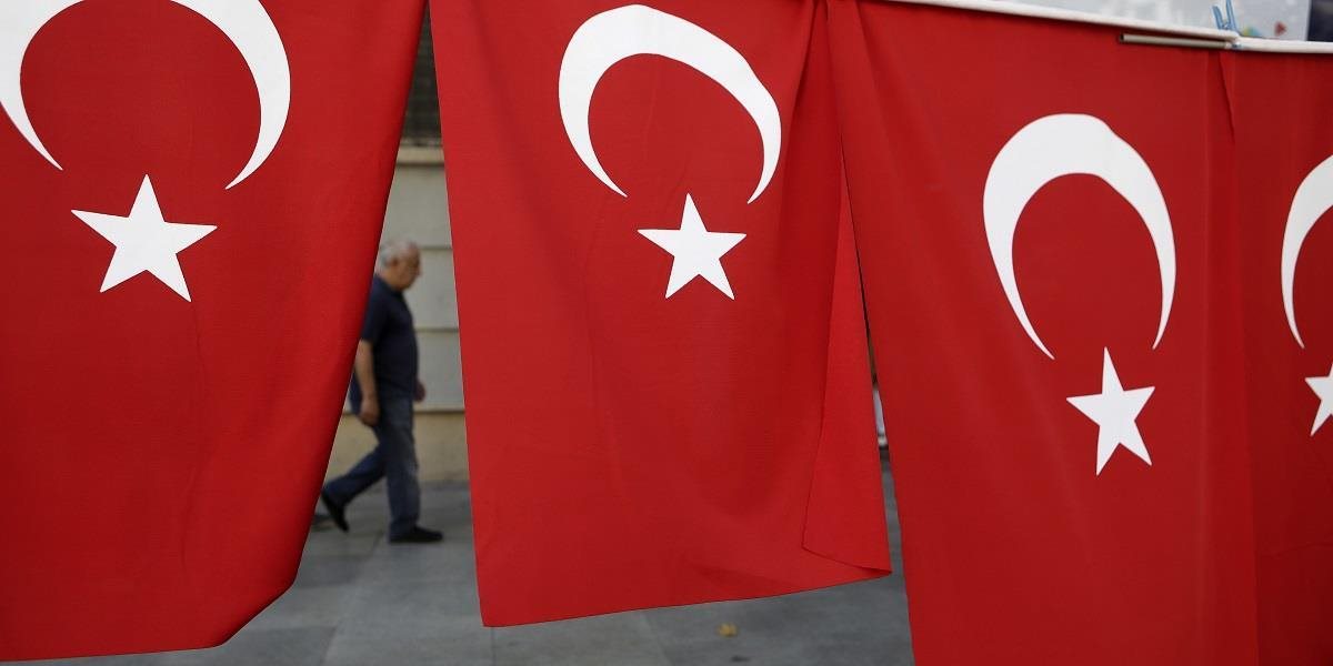 Tureckí vojaci zadržaní pri pokuse o prevrat sú už na slobode