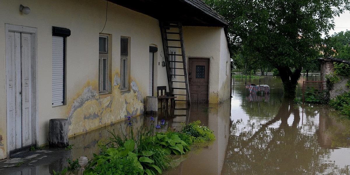 Varovanie: Okresu Nové Zámky a Komárno hrozia povodne