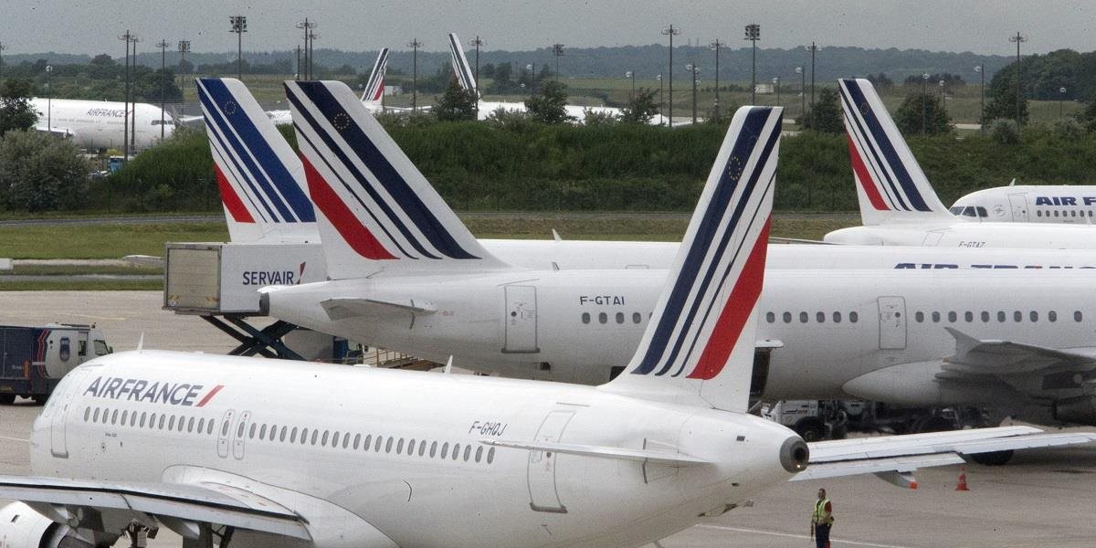 Za päť dní štrajku zamestnancov zrušila spoločnosť Air France už 900 letov